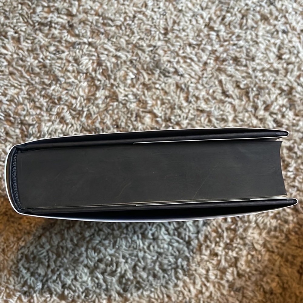 Fourth Wing Holiday Special Edition - Sprayed Edges - Picture 3 of 6
